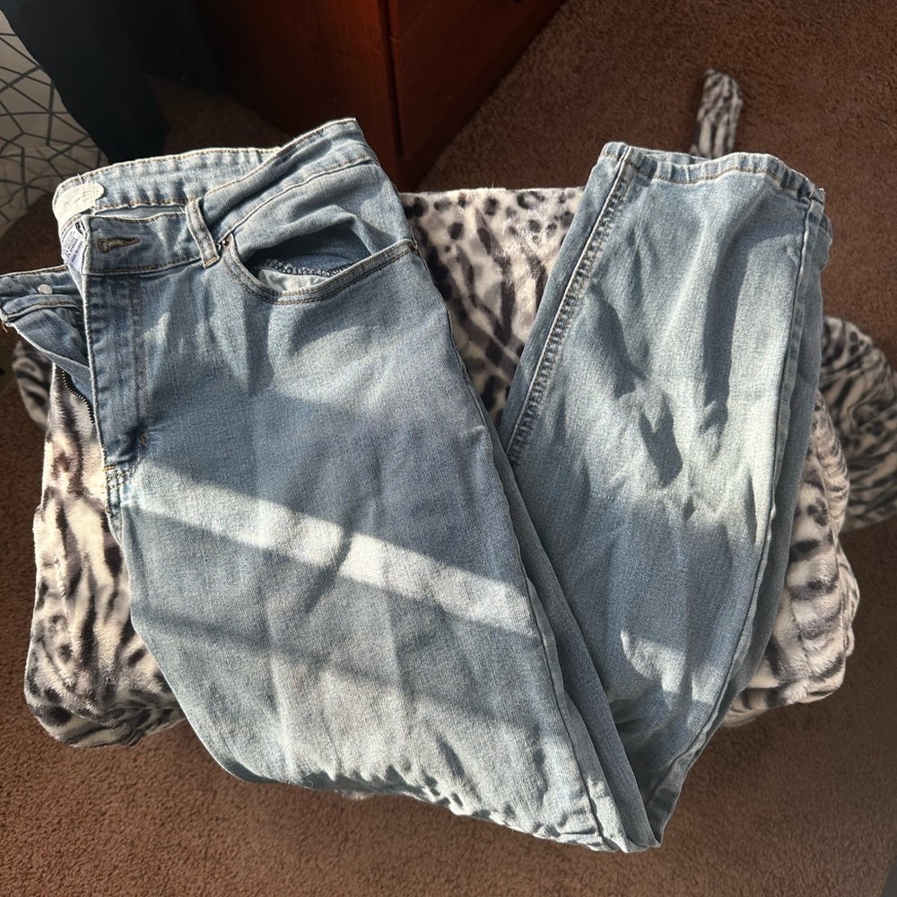 Blue Straight Jeans with Stonewashed Look